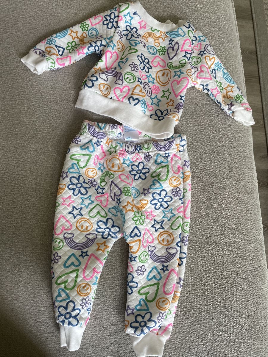 Baby 3-6 months 2 Piece Set outfit multicolored hearts, stars, flowers, and smiley faces kidgets