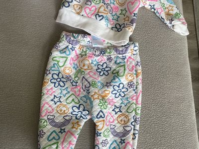 Baby 3-6 months 2 Piece Set outfit multicolored hearts, stars, flowers, and smiley faces kidgets