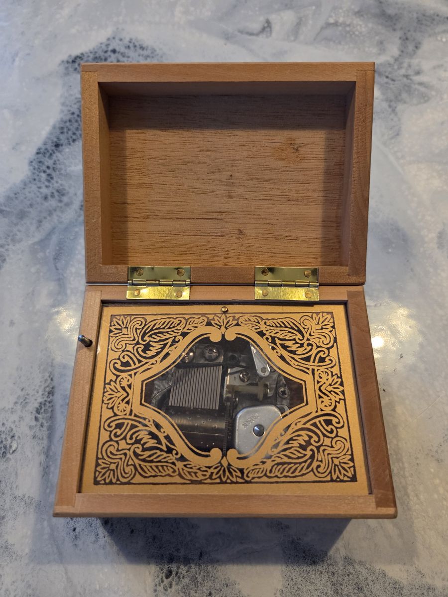 Main image 3