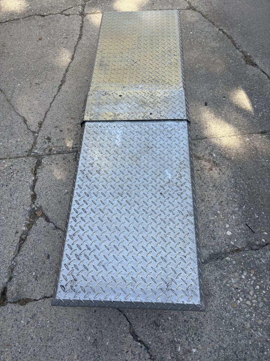 Aluminum toolbox ready to go back on business check all pictures for more info. 150.00 obo cash only
