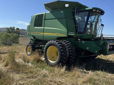 JOHN DEERE 9560 COMBINE