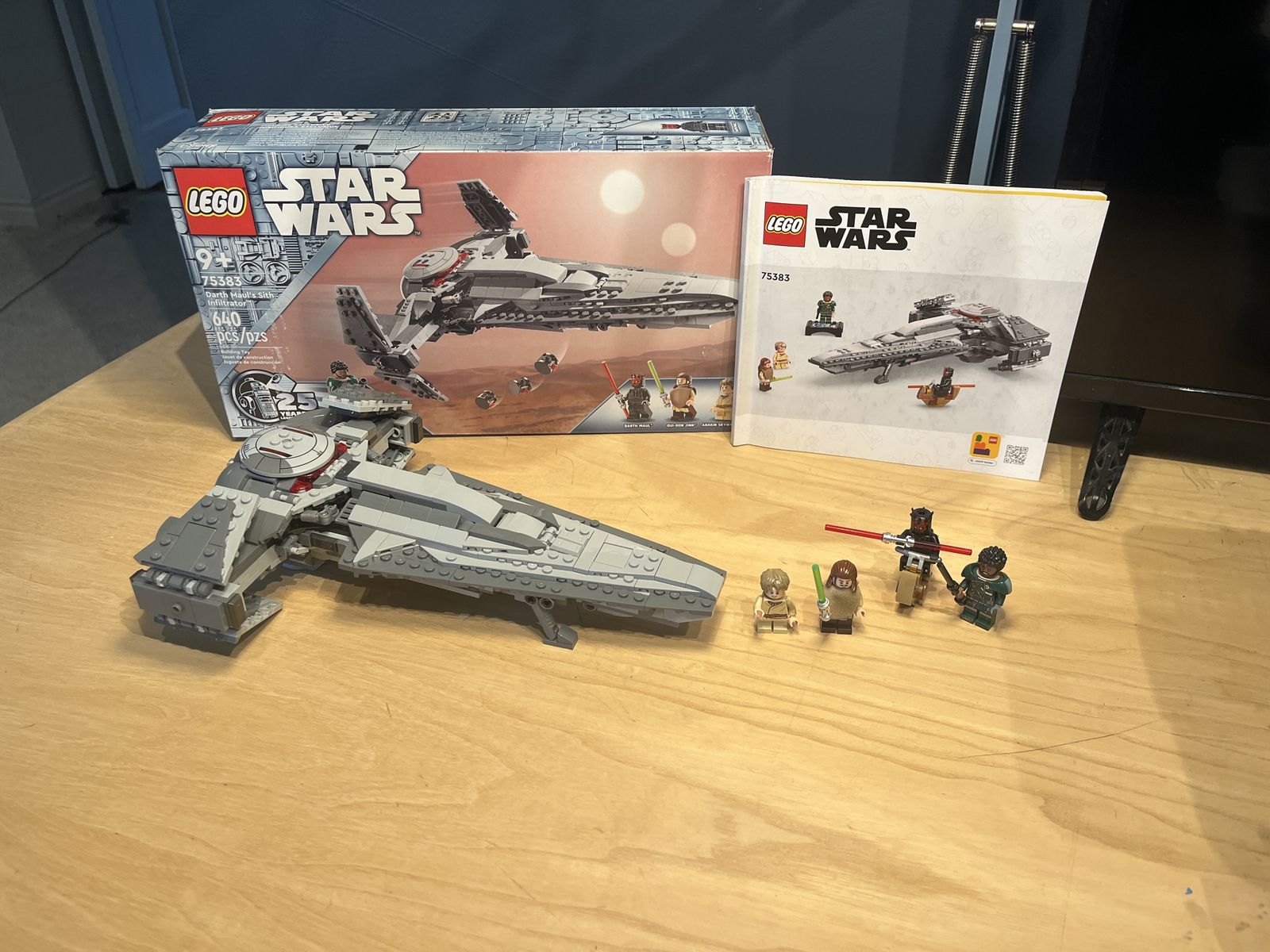 STAR WARS Darth Maul’s Sith Infiltrator.