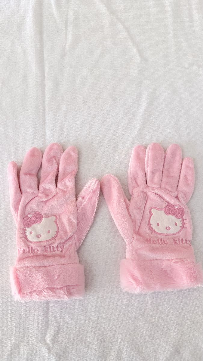 Hello Kitty Gloves & Scarf Set