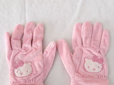 Hello Kitty Gloves & Scarf Set