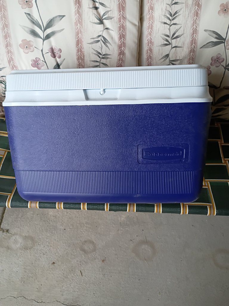 Vintage Rubbermaid Blue Cooler Set - Large Cooler, Personal Cooler & Water Jug