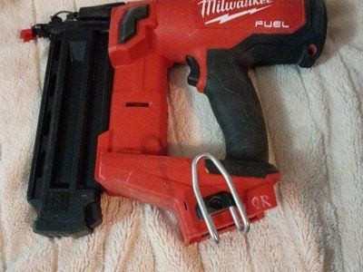 Milwaukee FUEL Cordless Brad Nailer M18 18GA Red/Black Power Tool