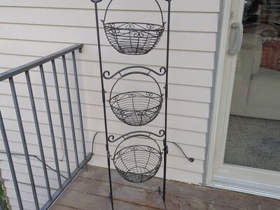 3-tiered metal fruit basket