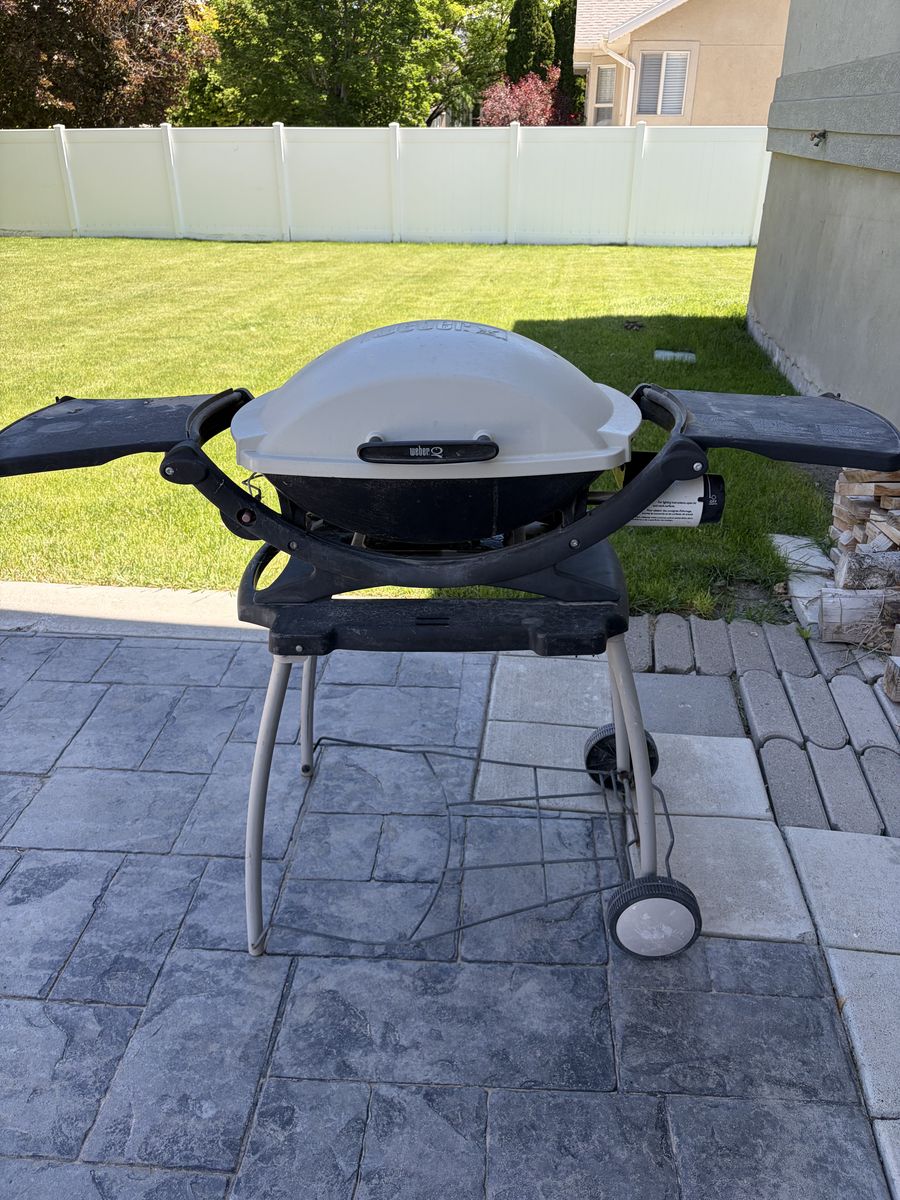 Portable Weber Grill with Stand