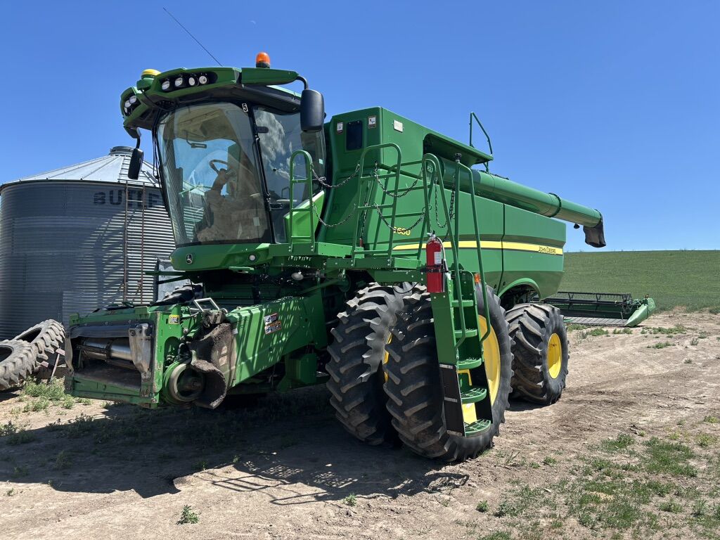 2014 JD S680 Combine
