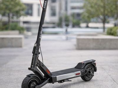 NAVEE S40 Electric Scooter – Like New
