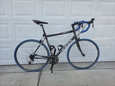 Felt F85 Road Bike - Black/Blue - Great Condition - Ready to Ride