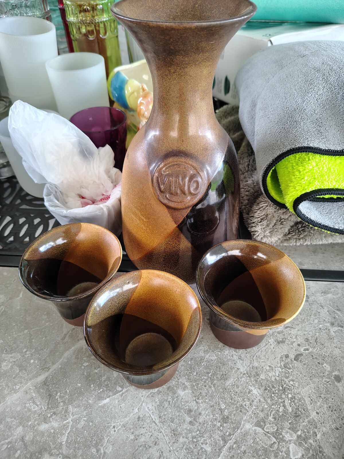 Wine decanter and 4 cups