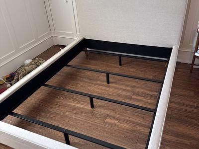 Bed Frame - Size Full - very good condition
