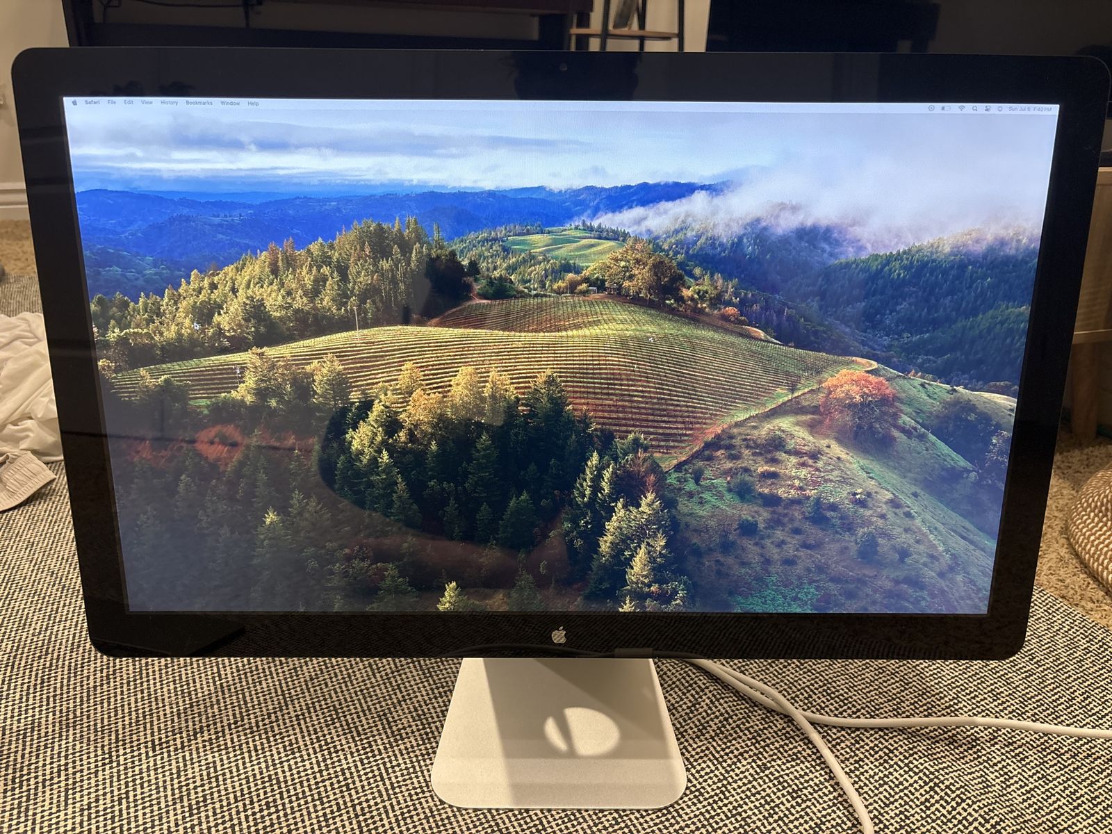 Apple 27” Thunderbolt Display – Excellent Condition