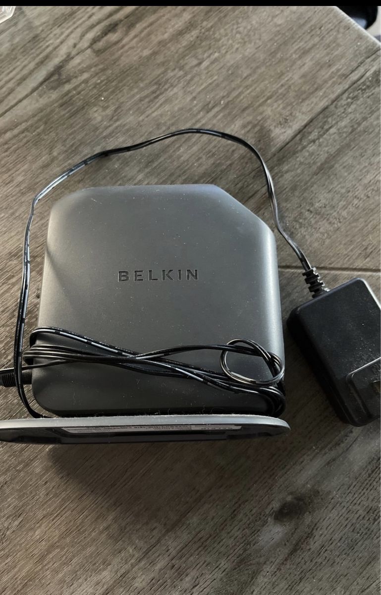 Belkin Basic Wireless Router Model F7D1301 v1 with Power Adapter
