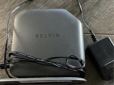 Belkin Basic Wireless Router Model F7D1301 v1 with Power Adapter