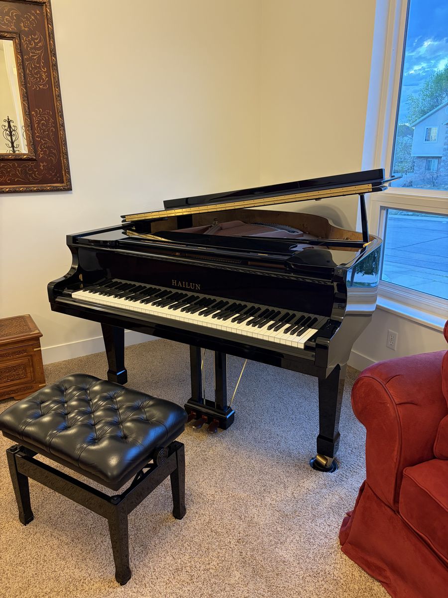 Hailun Baby Grand Piano