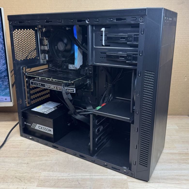 Ultra Gaming Ryzen 5 5600G GTX 1650 16/512GB NVMe Windows 11 Pro Gaming PC
