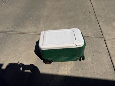Igloo Wheellie Cool Rolling Cooler Green and White
