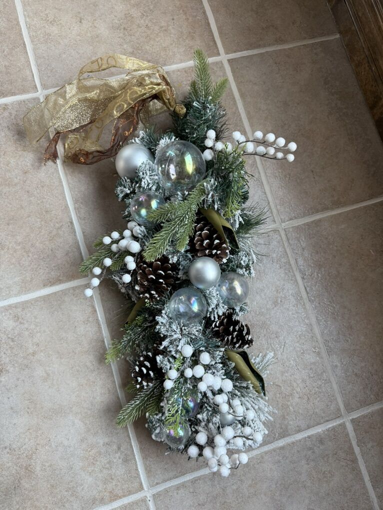 Fancy Christmas swag 31” long without ribbons