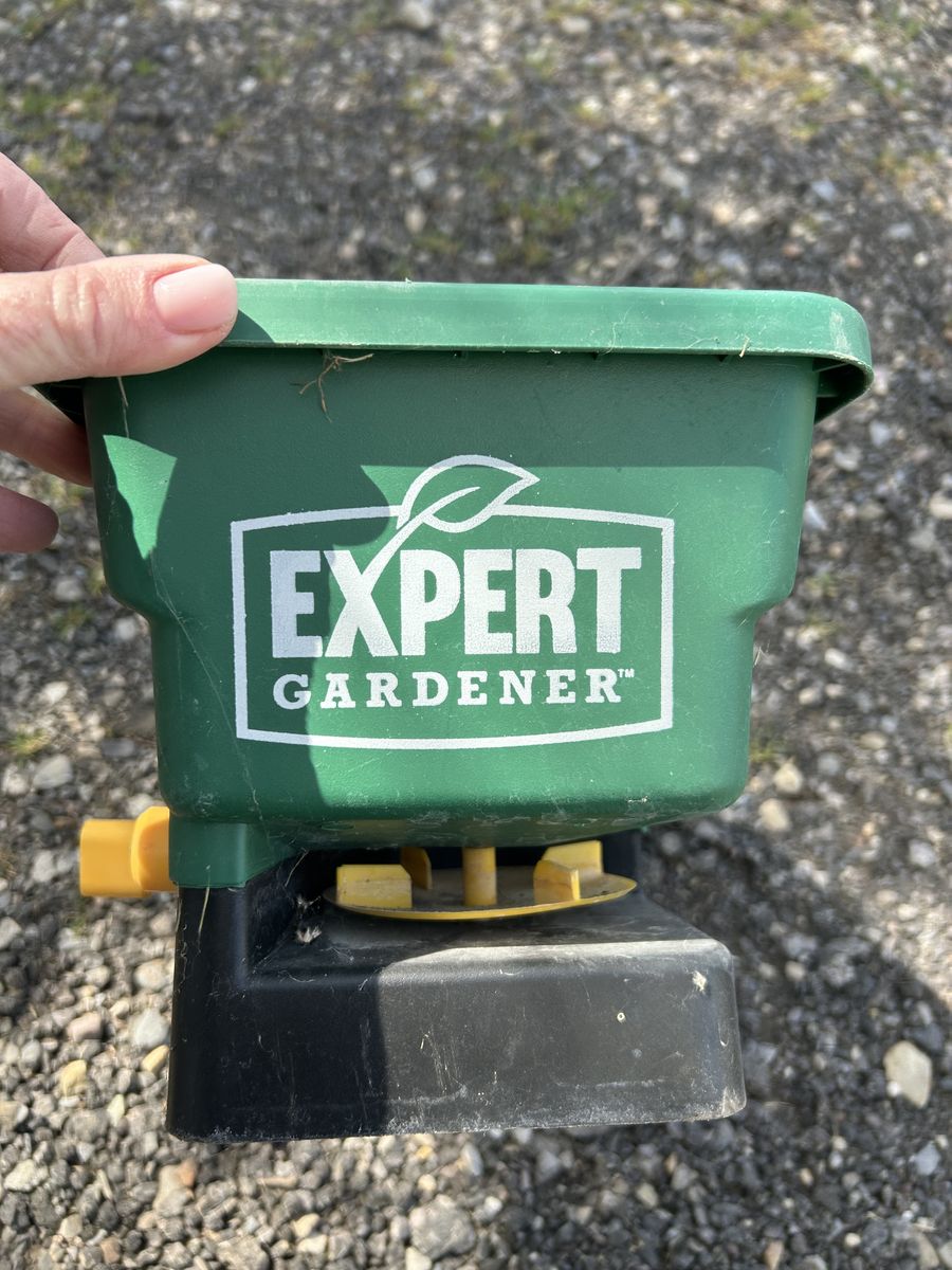 Expert Gardener Handheld Fertilizer Spreader