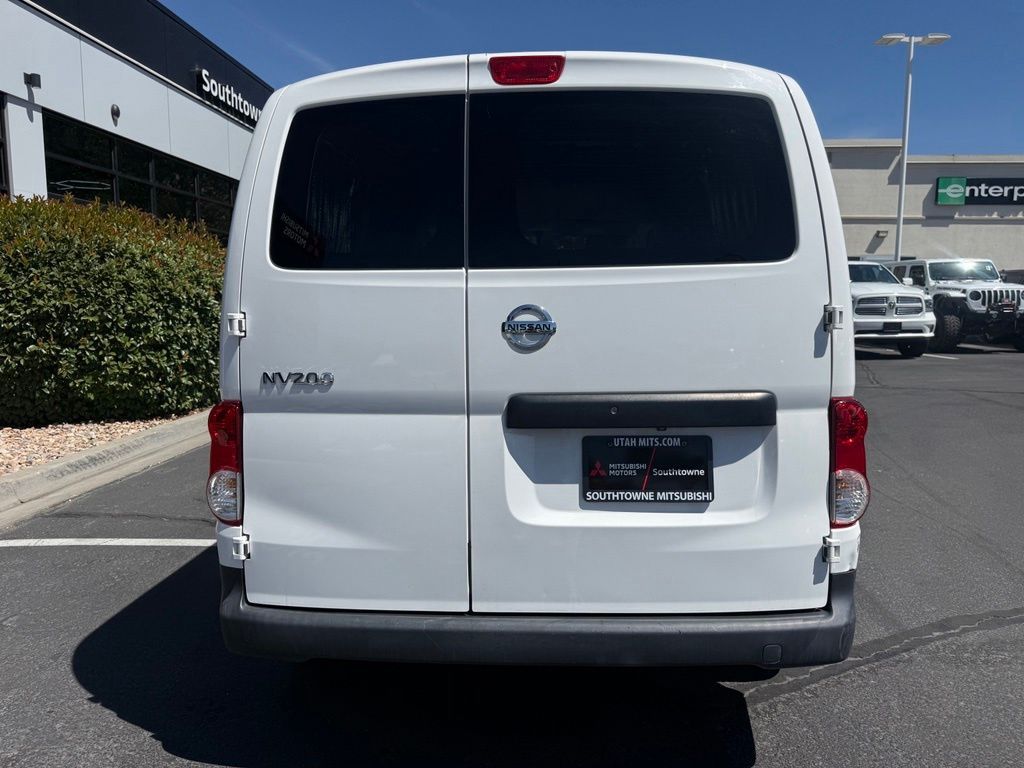 Main image 6