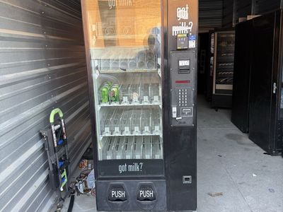 Commercial Glass Front Vending Machine - Multi-Snack & Beverage Dispenser
