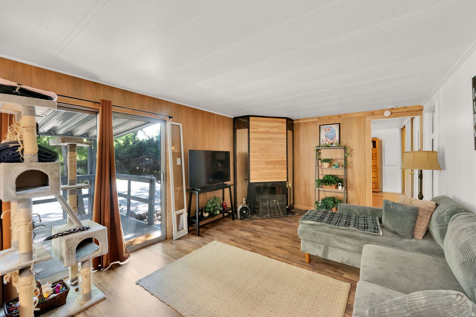 Main image 4
