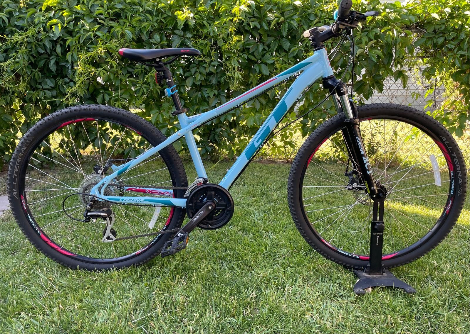 GT Laguna Pro Mountain Bike