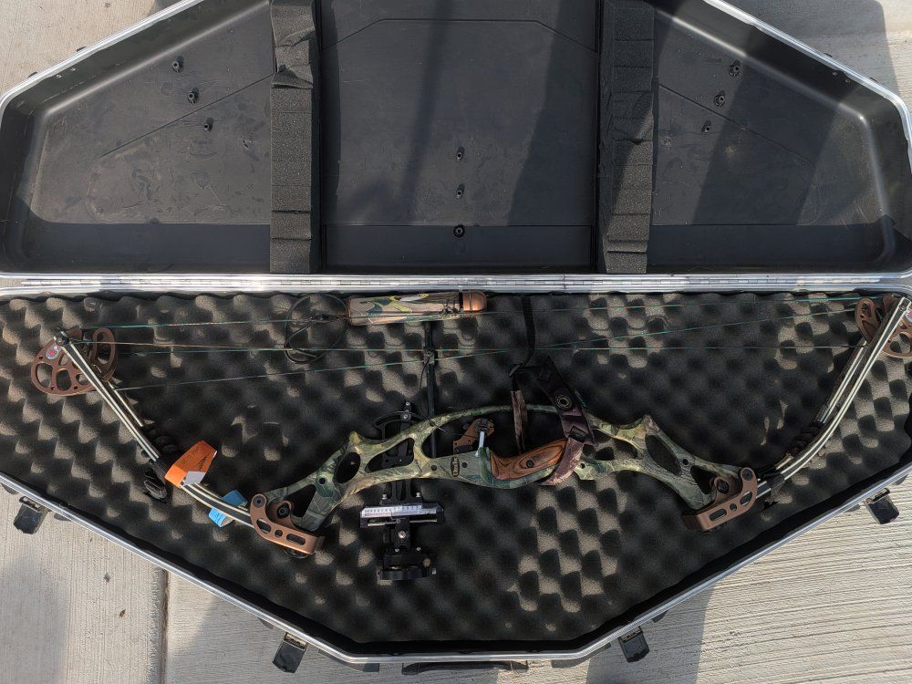 Hoyt UltraTec Compound Bow with Case and Surloc Sliding sight.