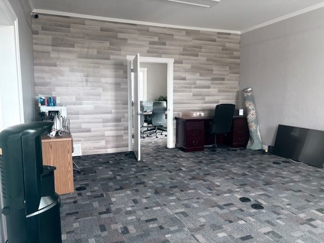 Main image 3
