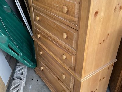Cute Bassett 5-Drawer Tall Dresser/Chest of Drawers