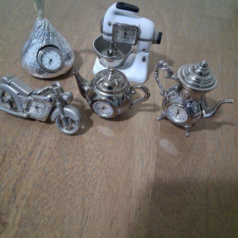 Clocks Minature