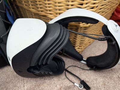 PSVR2 - BARELY USED BRAND NEW