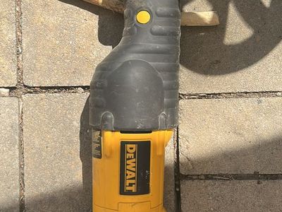 DEWALT 18V Cordless Power Tool Combo Lot: Reciprocating Saw, Drill/Driver & Charger