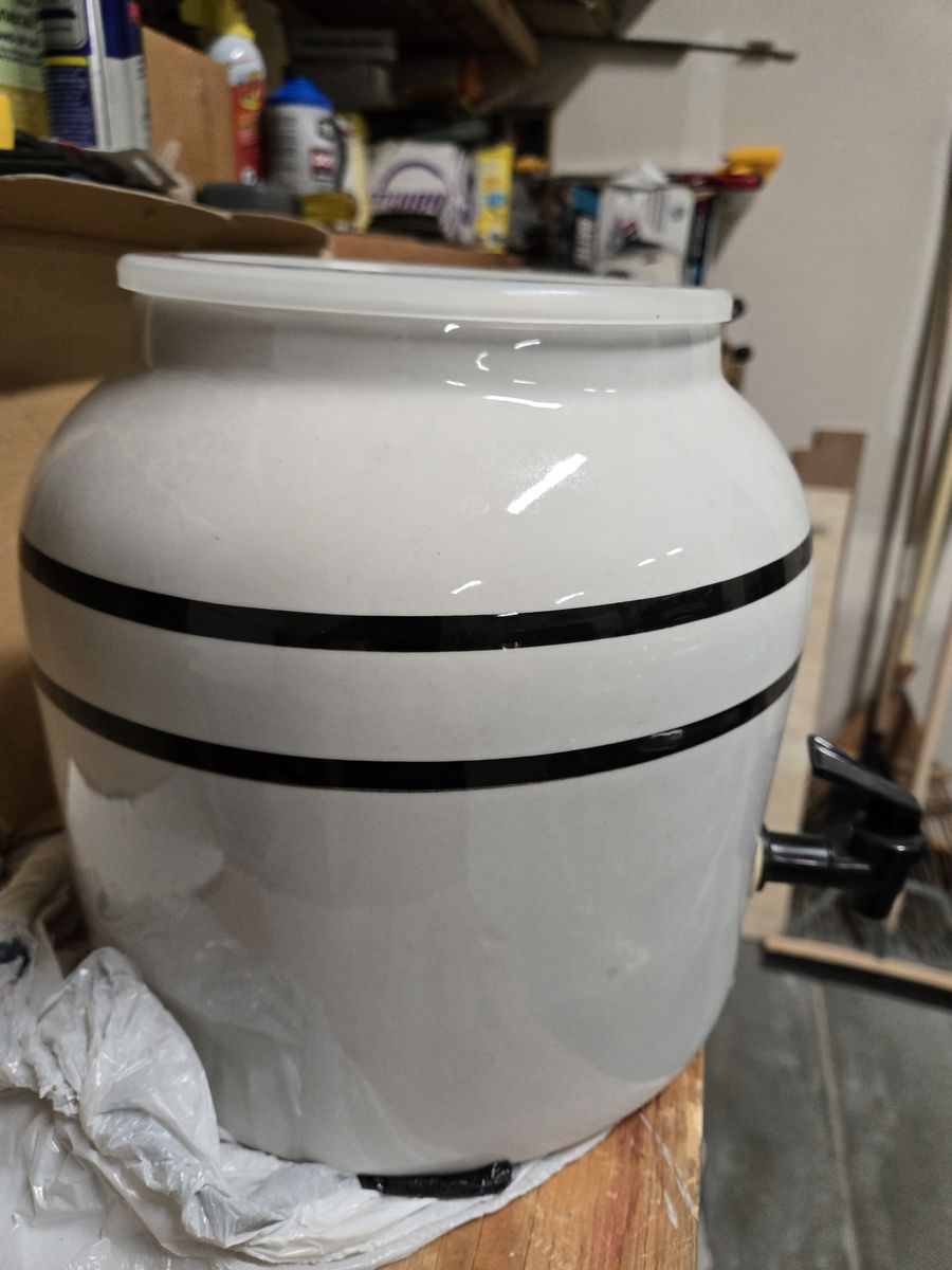 Ceramic water dispenser