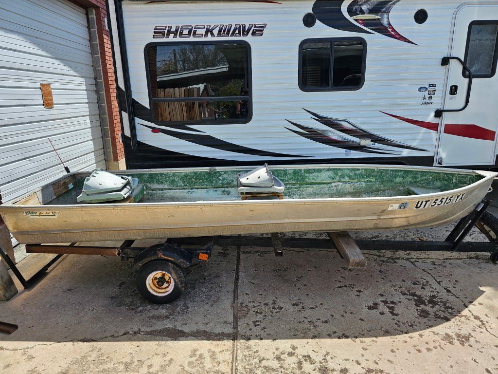 14 ft Aluminum boat
