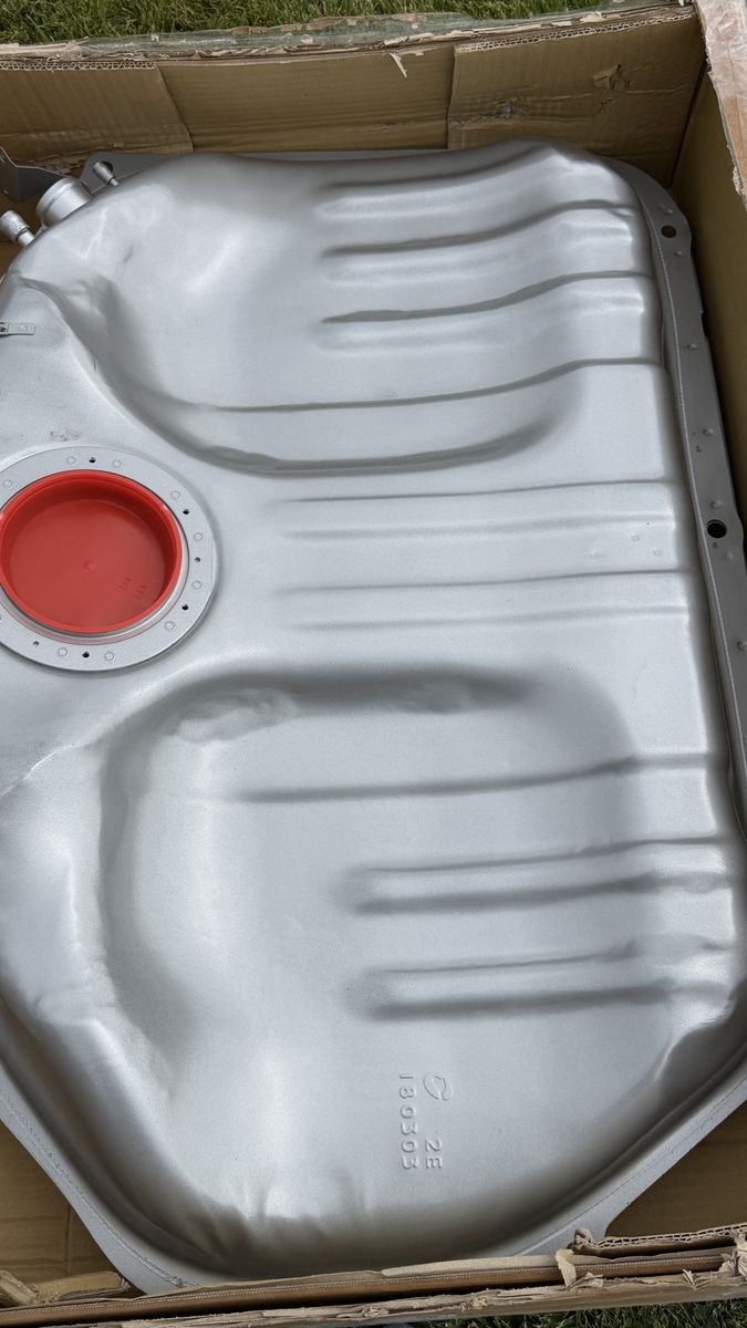 Car part (Fuel tank)