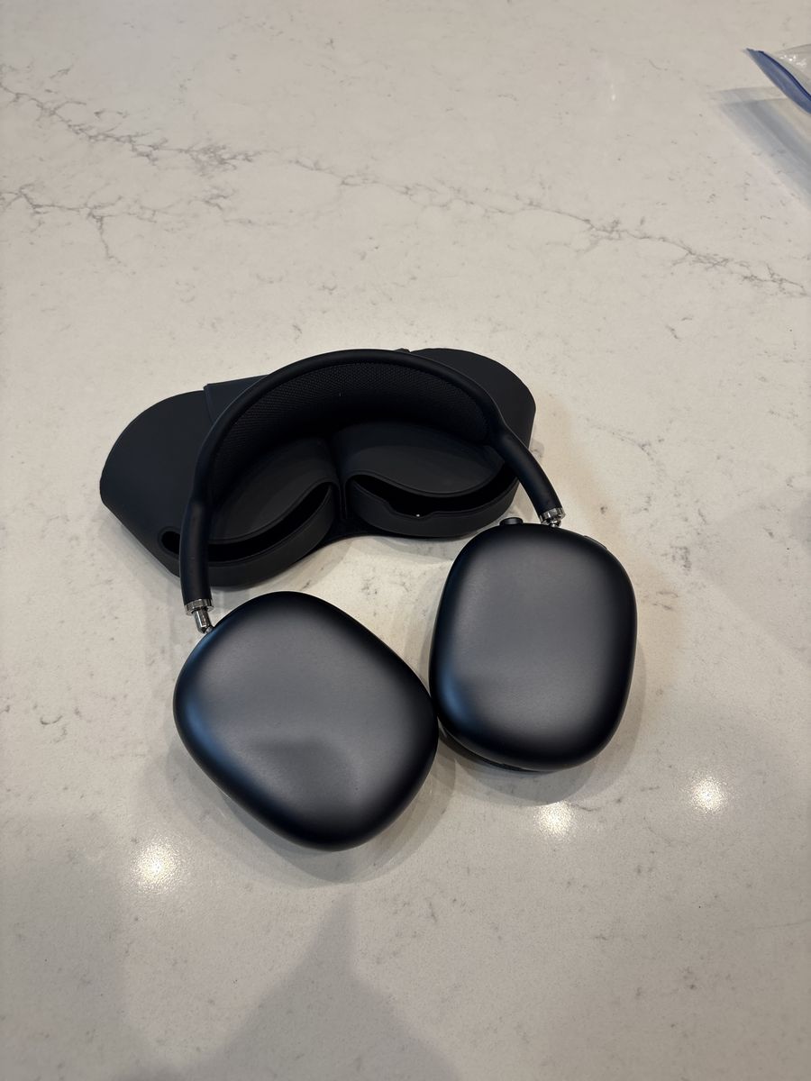 Apple AirPods Max Wireless Over-Ear Headphones - Space Gray with Case