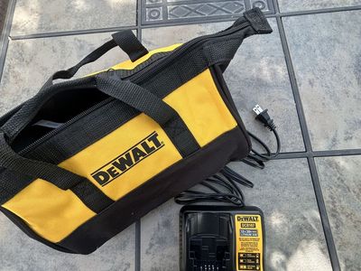 (2) GENUINE Dewalt 20V DCB201 Batteries 1.5Ah & (1) DCB107 Charger 20 Volt Set