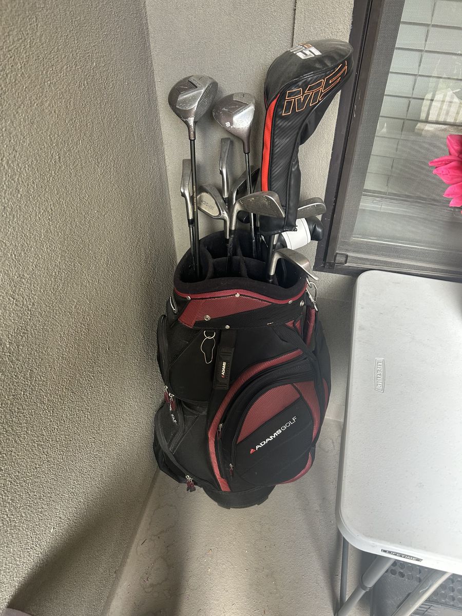 Golf club set and bag
