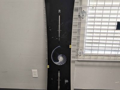 Burton Family Tree: Hometown Hero 160cm Wide Snowboard - Lightly Used (2026)