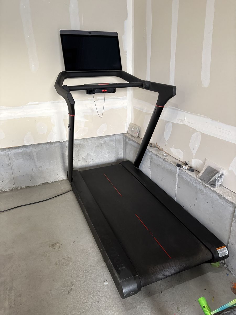 2021 Peloton Treadmill (Standard Model)