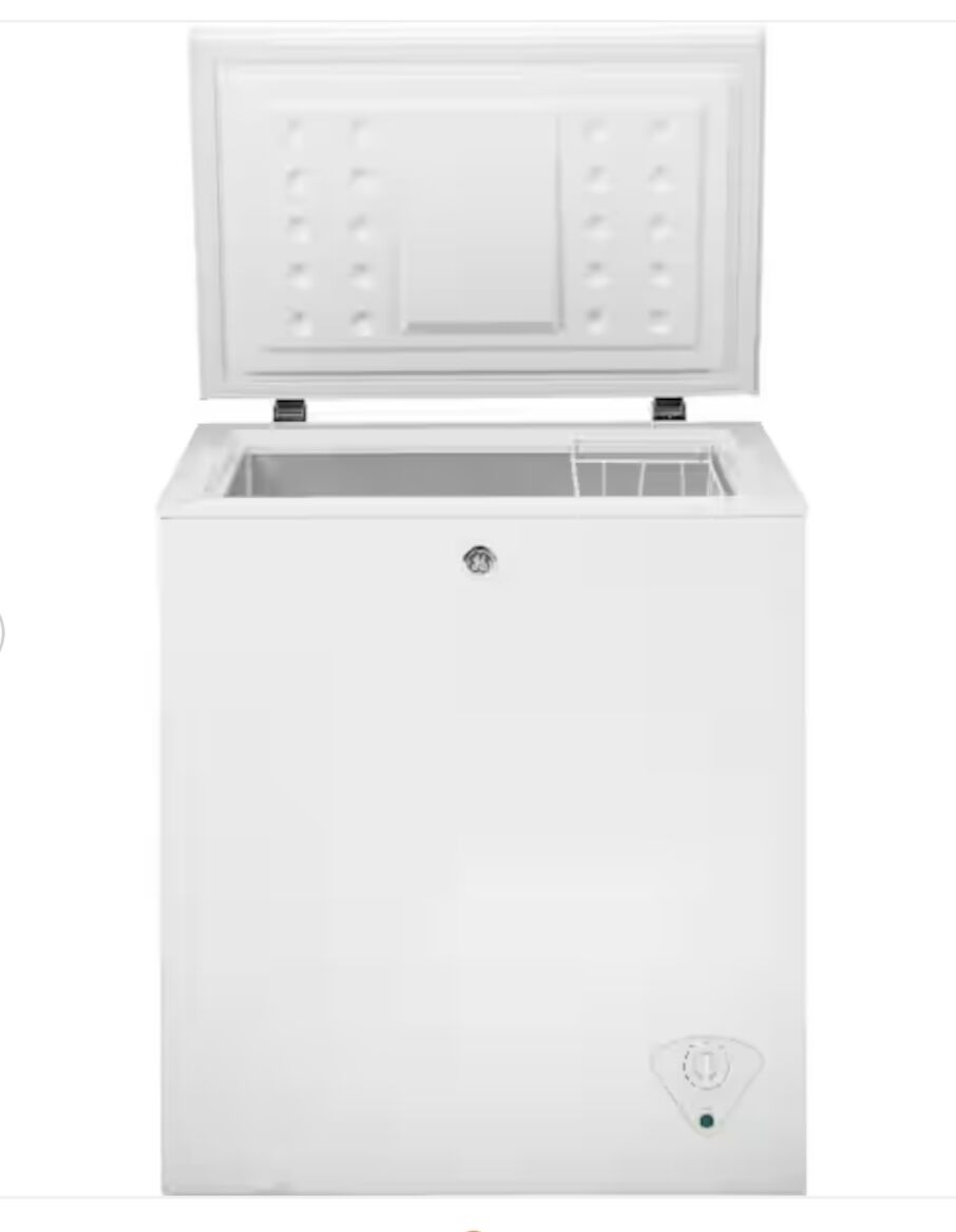 NEW GE 5.1 cu. ft. Manual Defrost Chest Freezer Garage Ready
