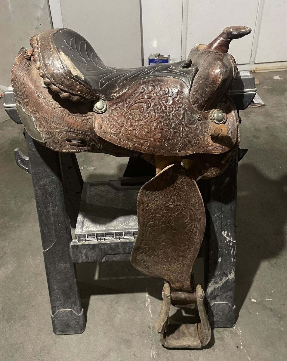 Vintage Western 15” Saddle