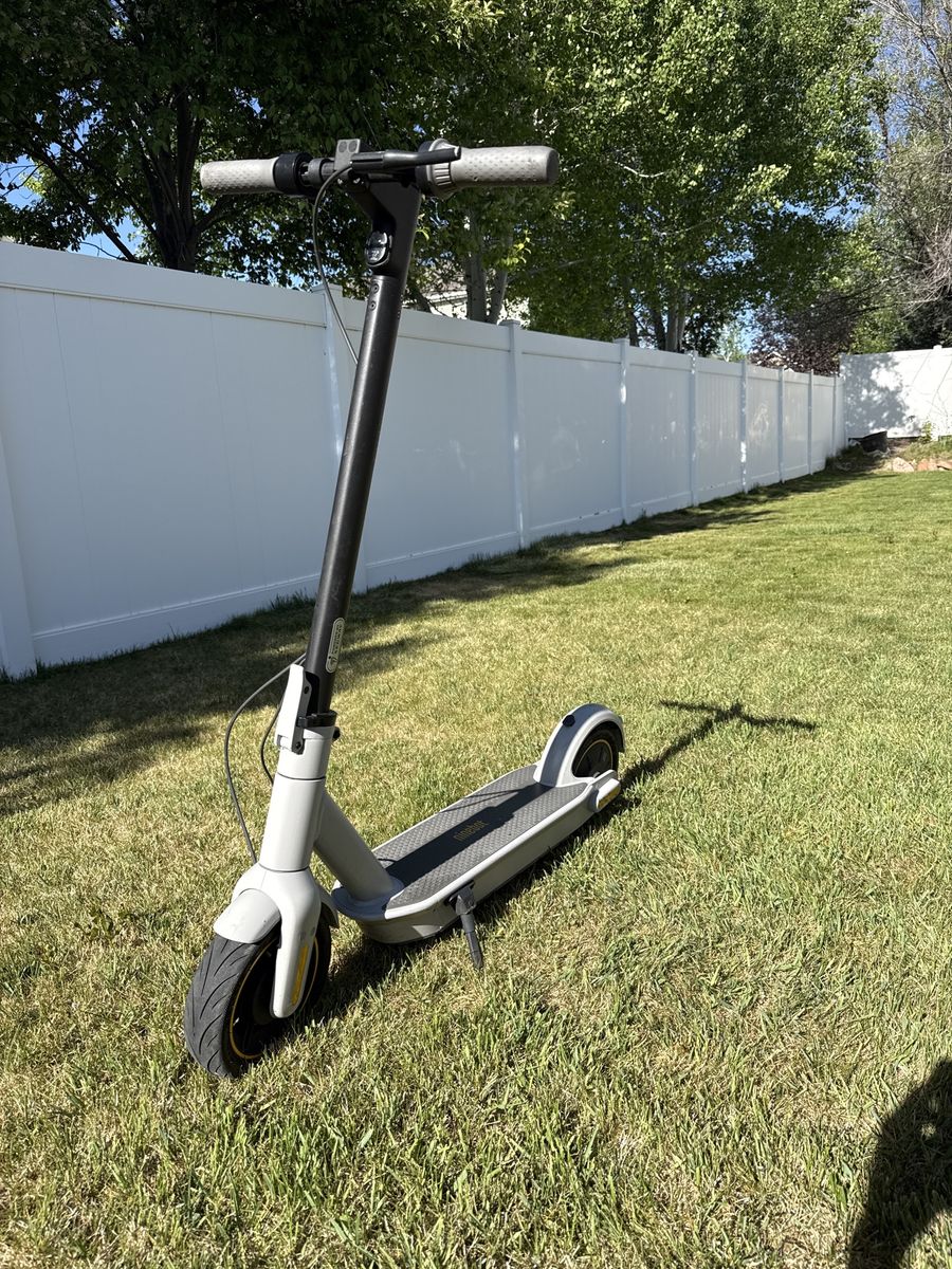Electric scooter ( Segway Max G30LP)