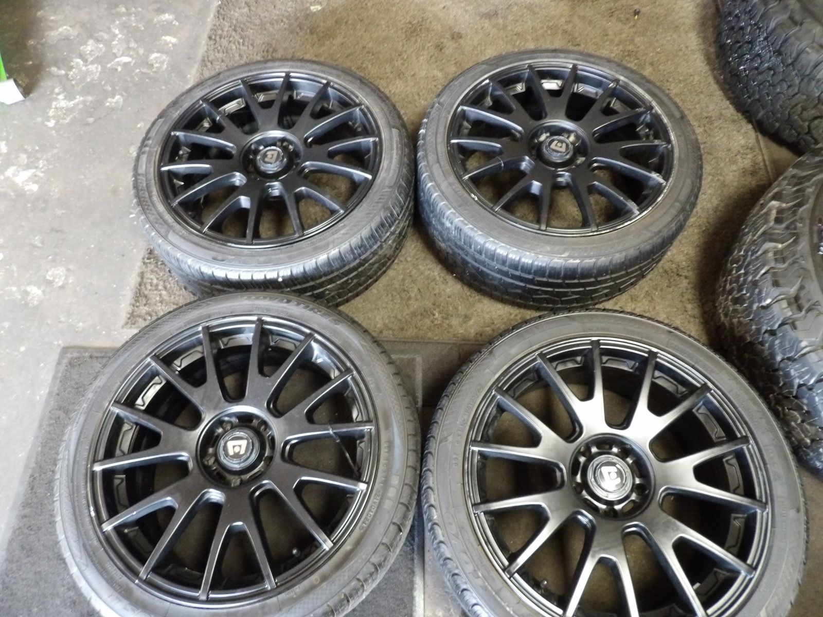 SET OF USED MONTEGI RACING WHEELS 18 INCH 5X112 AND TOYO CELSIUS TIRES 235/40R18