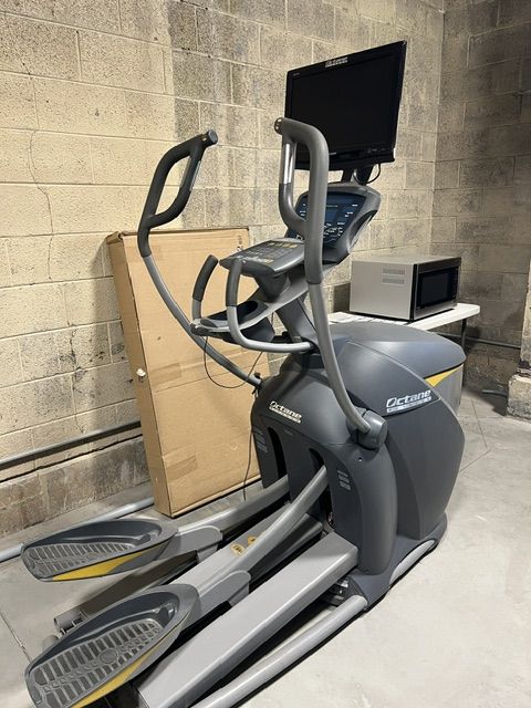 Octane Pro 4700 Professional Grade Elliptical Machine