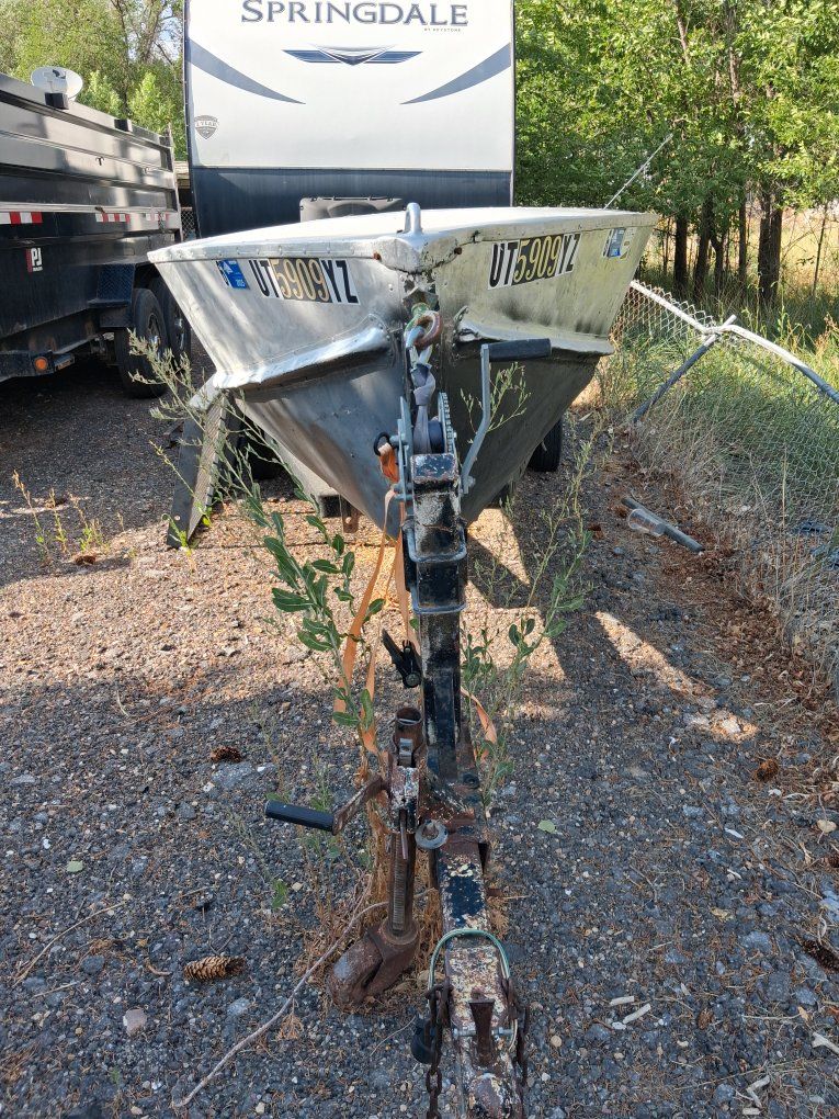 Aluminum Boat Fishing Boat with Boat Trailer and Accessories