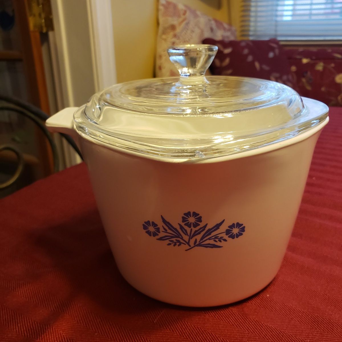 Classic Vintage 1 Quart Round Corning Ware with lid